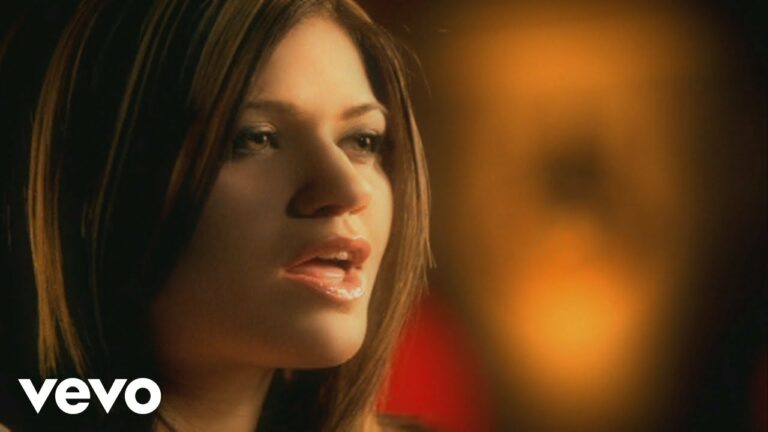 Kelly Clarkson – A Moment Like This – teledysk