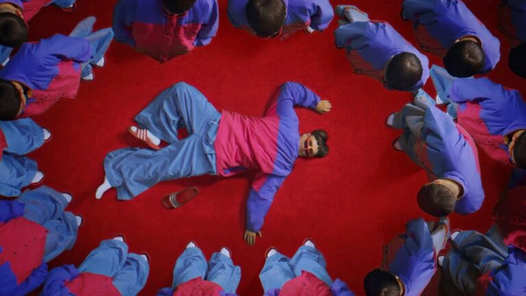 Oliver Tree – Life Goes On – teledysk