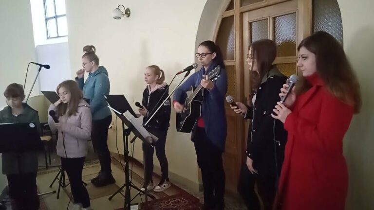 Schola Adonai – Różaniec śpiewany (melodia pielgrzymkowa) – teledysk