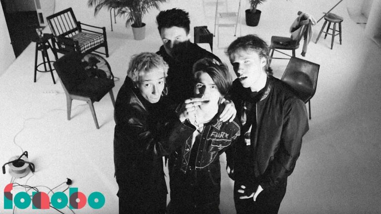 Ril Anzy – First Kiss In Heaven – teledysk