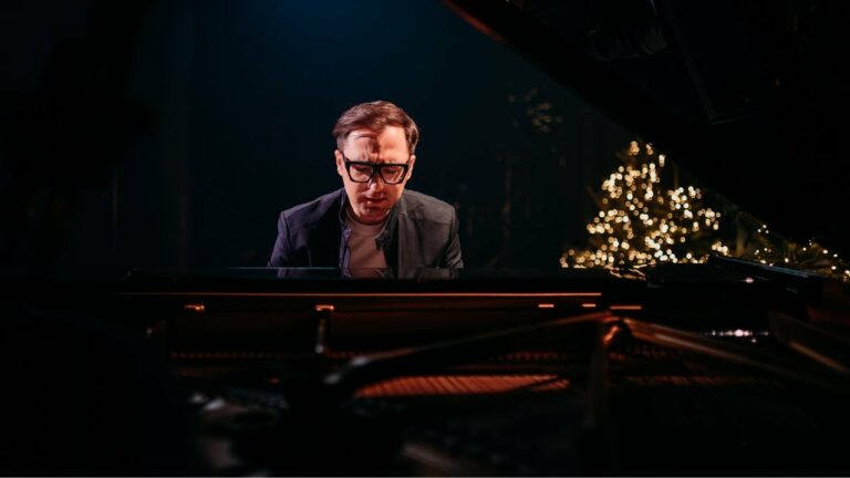 Aleksander Dębicz – TOCCATA [Christmas Warner Session] – teledysk