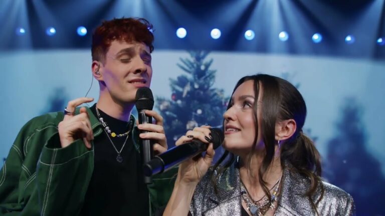 Warner Music Poland – To wykonanie Happy Xmas (War is over) Lanberry i Patryka Skoczyńskiego zapamiętamy na bardzo długo! – teledysk