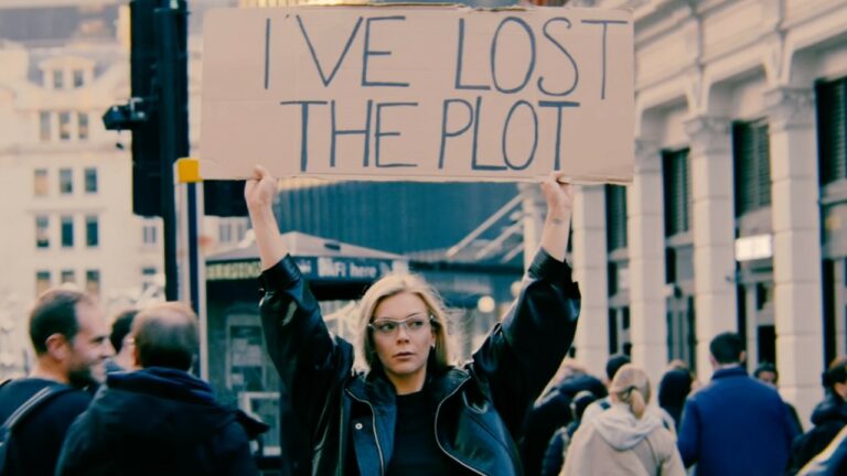 Becky Hill – l0st the pl0t – teledysk