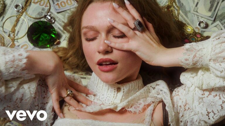 Mollie Elizabeth – Kiss The Ring – teledysk